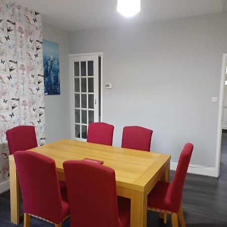 Pearson House - Huku Kwetu 3 Bedroom End Of Terrance House - Family And Business Group Self Catering Accommodation -Huku Kwetu ノッティンガム エクステリア 写真