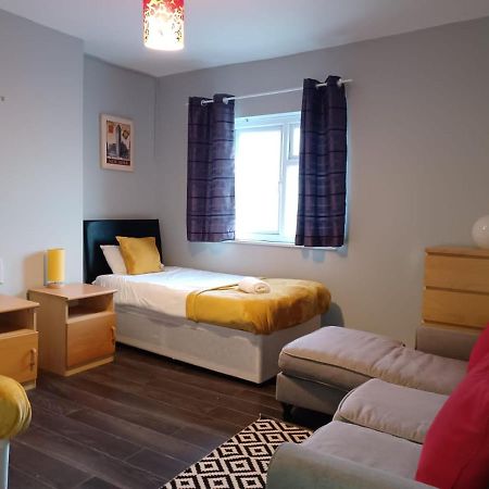 Pearson House - Huku Kwetu 3 Bedroom End Of Terrance House - Family And Business Group Self Catering Accommodation -Huku Kwetu ノッティンガム エクステリア 写真