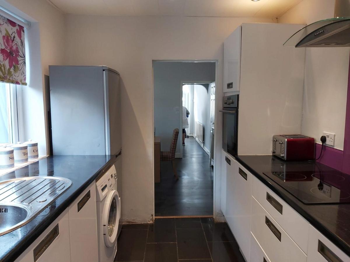 Pearson House - Huku Kwetu 3 Bedroom End Of Terrance House - Family And Business Group Self Catering Accommodation -Huku Kwetu ノッティンガム エクステリア 写真