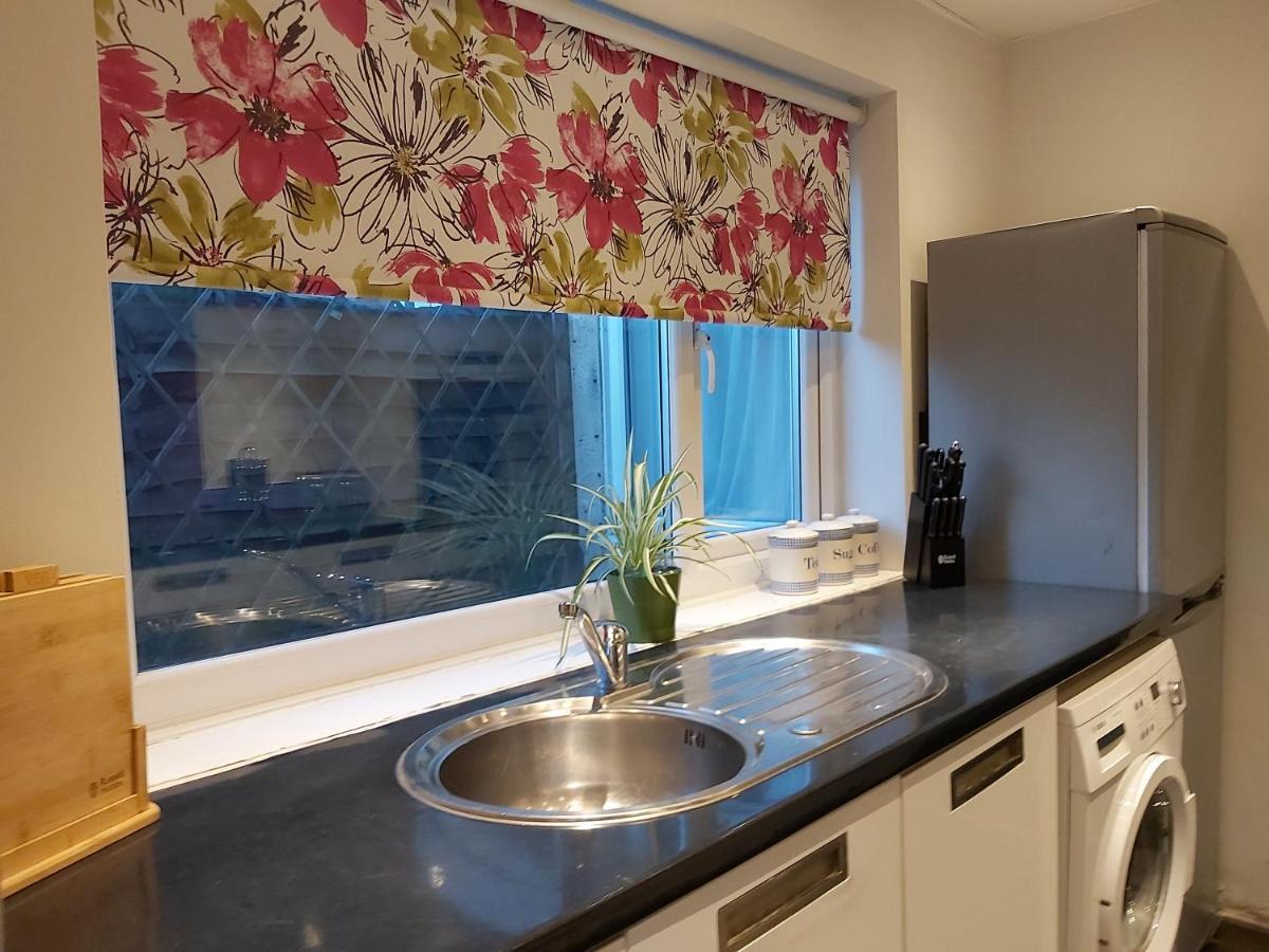 Pearson House - Huku Kwetu 3 Bedroom End Of Terrance House - Family And Business Group Self Catering Accommodation -Huku Kwetu ノッティンガム エクステリア 写真