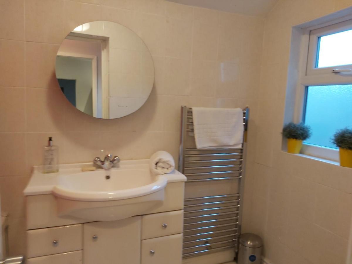 Pearson House - Huku Kwetu 3 Bedroom End Of Terrance House - Family And Business Group Self Catering Accommodation -Huku Kwetu ノッティンガム エクステリア 写真