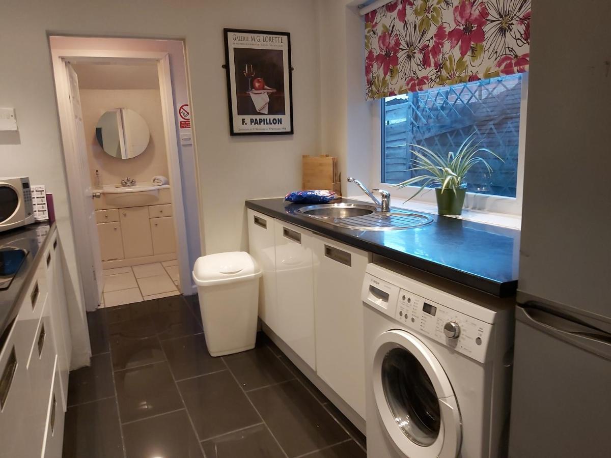 Pearson House - Huku Kwetu 3 Bedroom End Of Terrance House - Family And Business Group Self Catering Accommodation -Huku Kwetu ノッティンガム エクステリア 写真