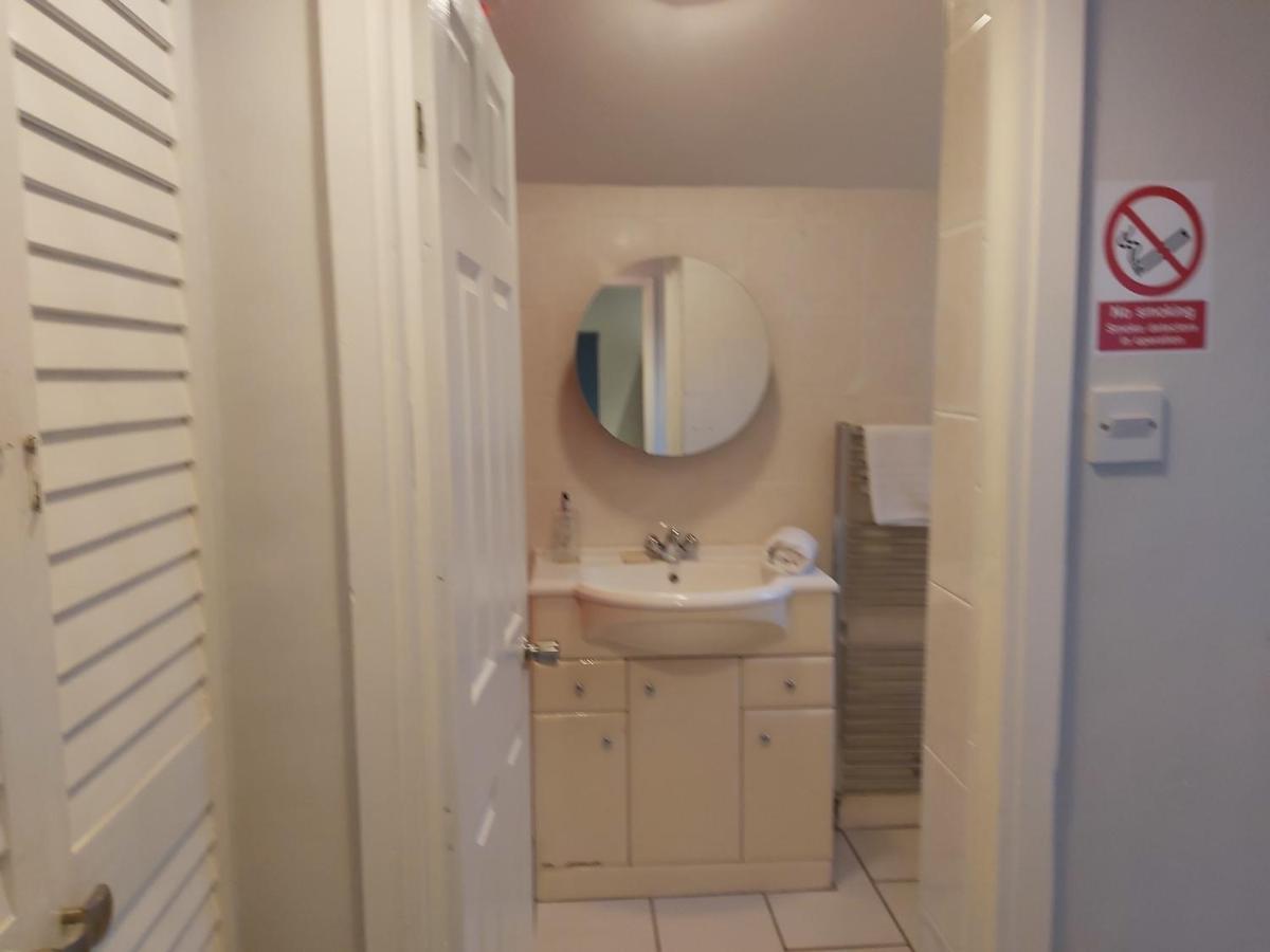 Pearson House - Huku Kwetu 3 Bedroom End Of Terrance House - Family And Business Group Self Catering Accommodation -Huku Kwetu ノッティンガム エクステリア 写真