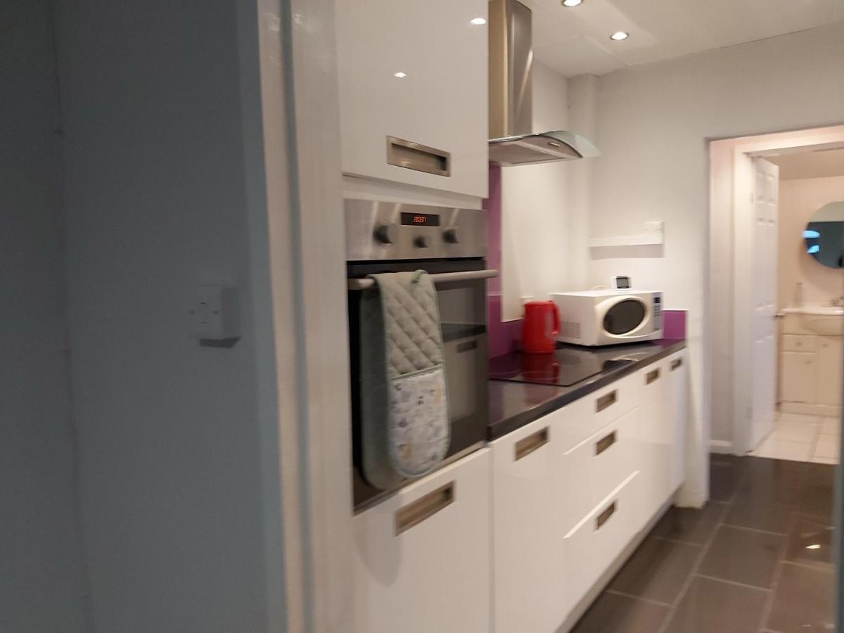 Pearson House - Huku Kwetu 3 Bedroom End Of Terrance House - Family And Business Group Self Catering Accommodation -Huku Kwetu ノッティンガム エクステリア 写真