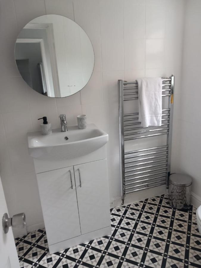 Pearson House - Huku Kwetu 3 Bedroom End Of Terrance House - Family And Business Group Self Catering Accommodation -Huku Kwetu ノッティンガム エクステリア 写真