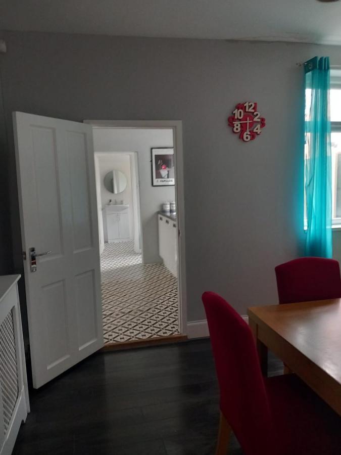 Pearson House - Huku Kwetu 3 Bedroom End Of Terrance House - Family And Business Group Self Catering Accommodation -Huku Kwetu ノッティンガム エクステリア 写真