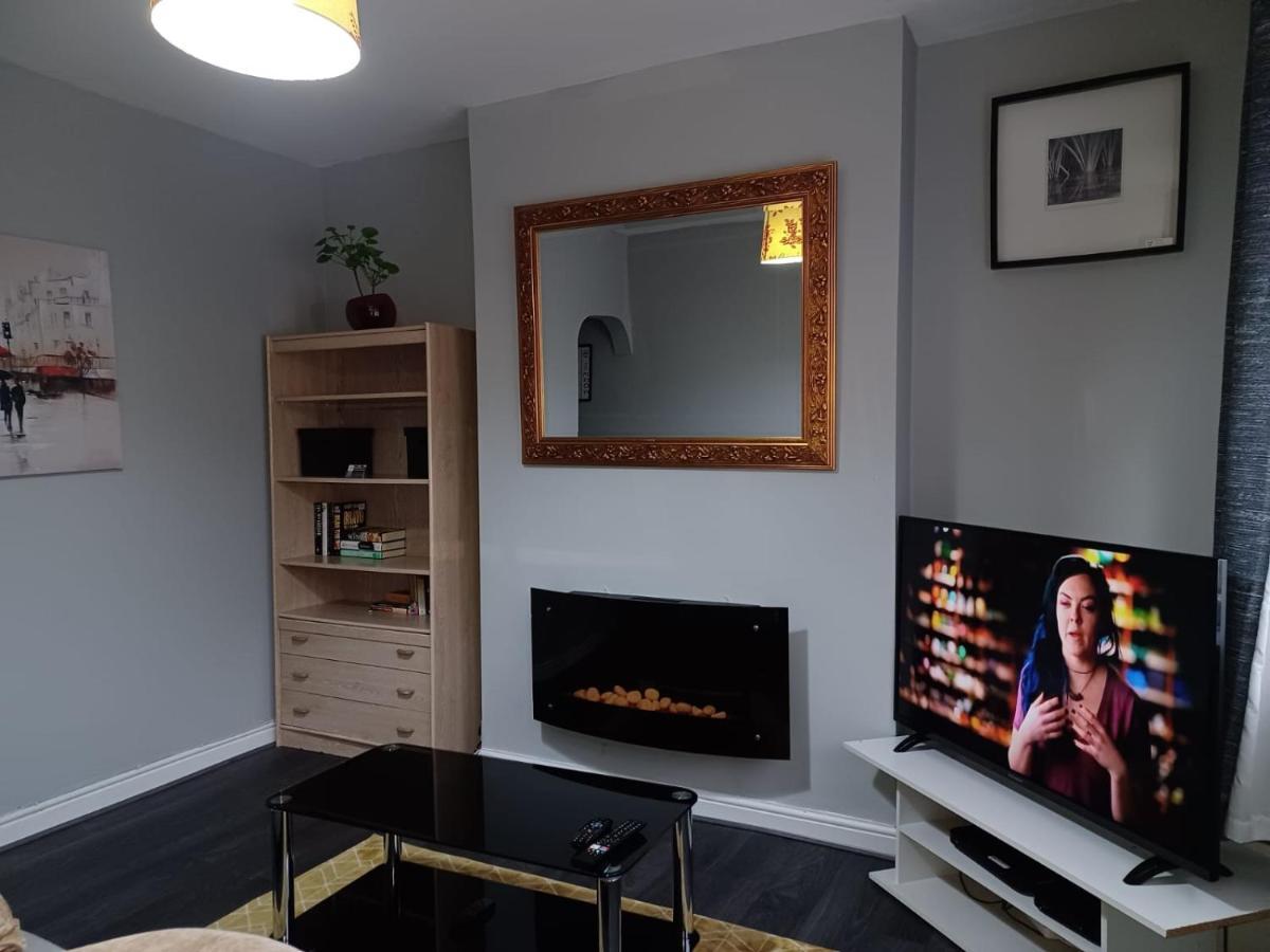 Pearson House - Huku Kwetu 3 Bedroom End Of Terrance House - Family And Business Group Self Catering Accommodation -Huku Kwetu ノッティンガム エクステリア 写真