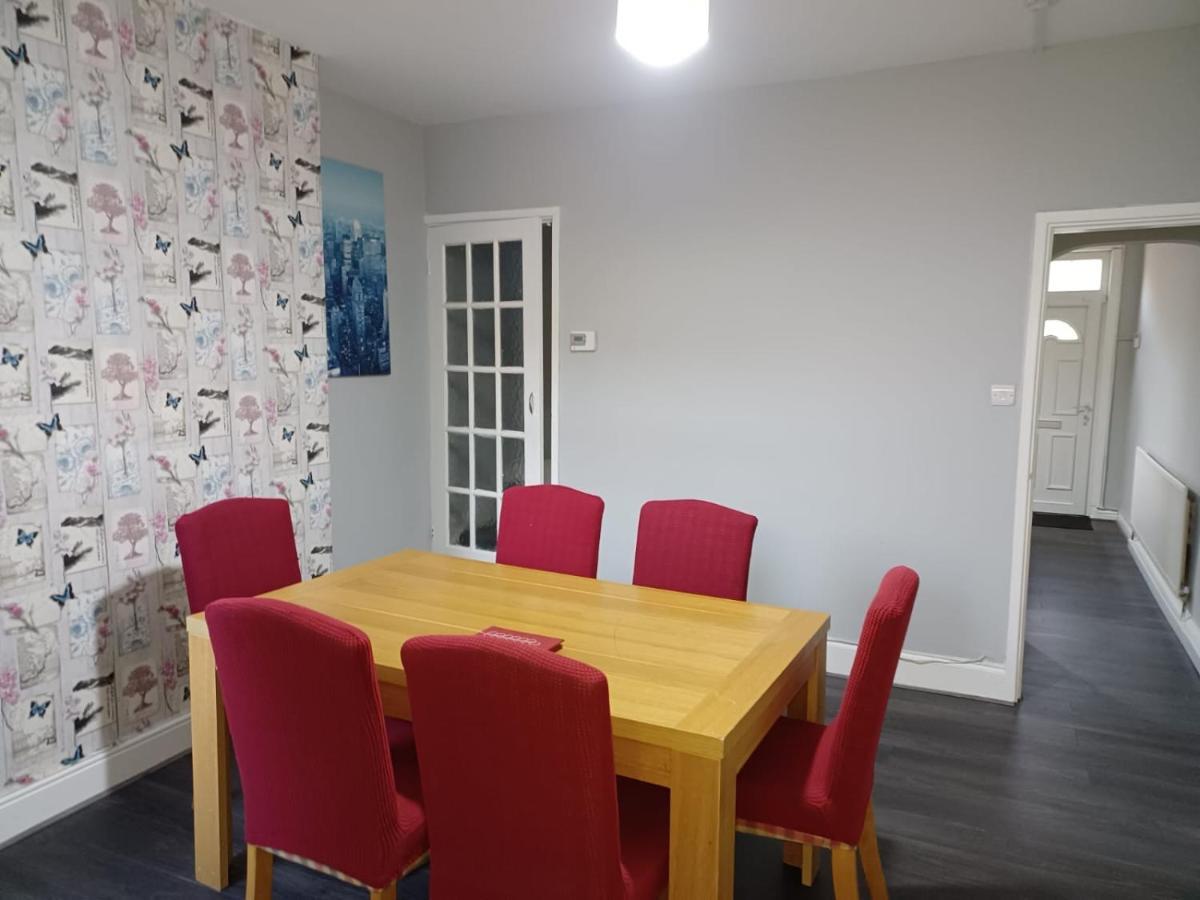 Pearson House - Huku Kwetu 3 Bedroom End Of Terrance House - Family And Business Group Self Catering Accommodation -Huku Kwetu ノッティンガム エクステリア 写真